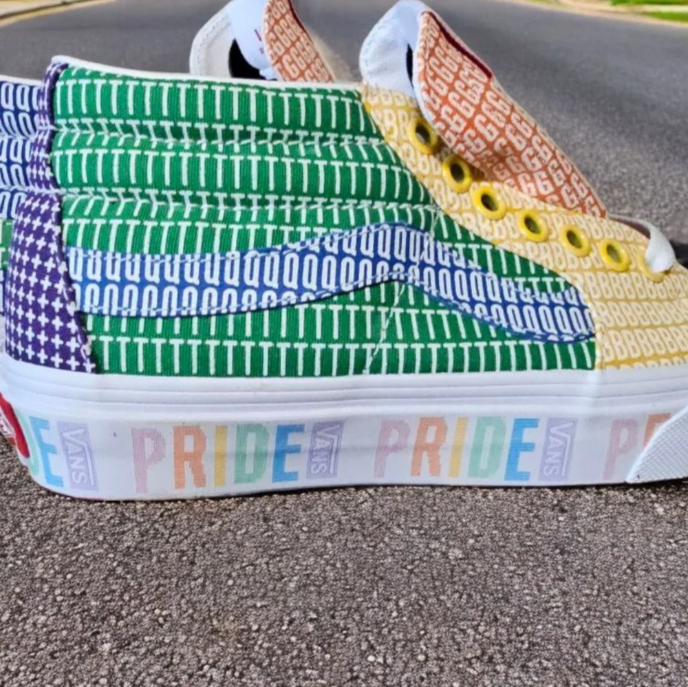 $6.49 SHIPPING Womans Vans Sk8-Mid Pride - Picture 7 of 9